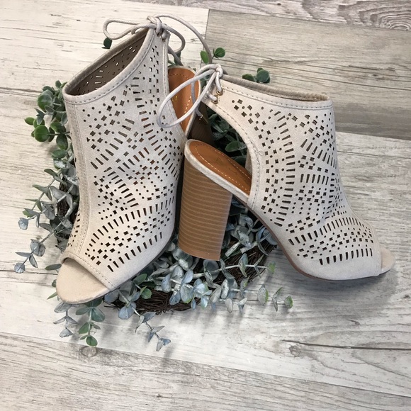 Dalia’s ankle bootie - Picture 2 of 4